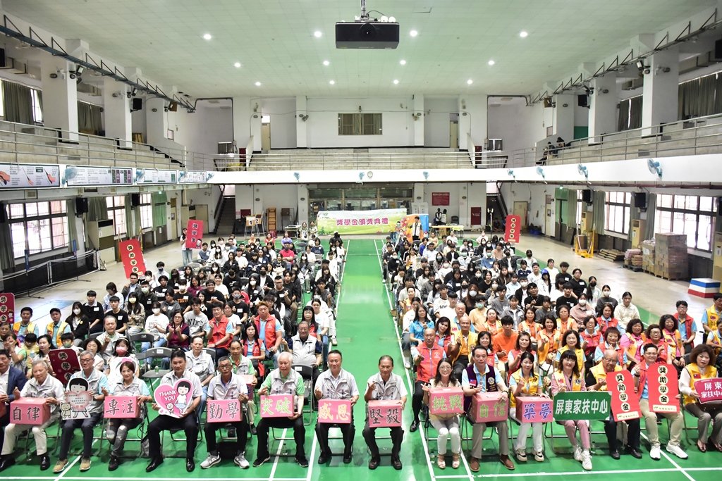 屏東家扶中心頒發暑期獎助學金　共160名學子受惠
