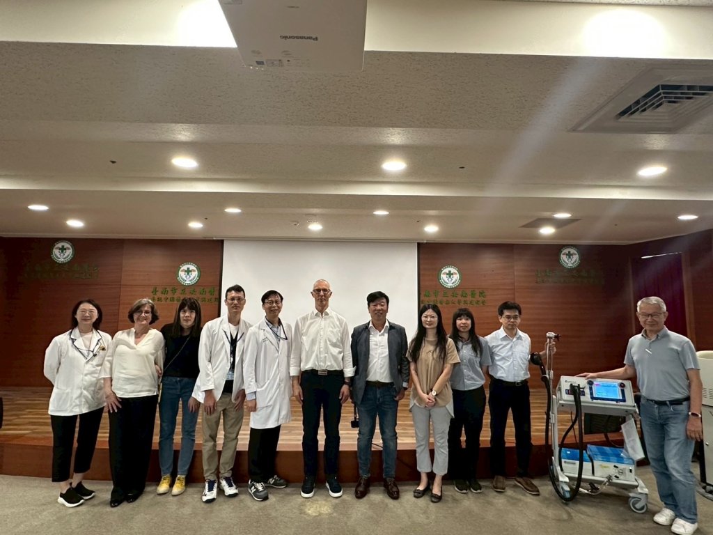 TMS重複經顱磁刺激 安南醫院攜手國際專家　邁向南部精神醫療新里程碑