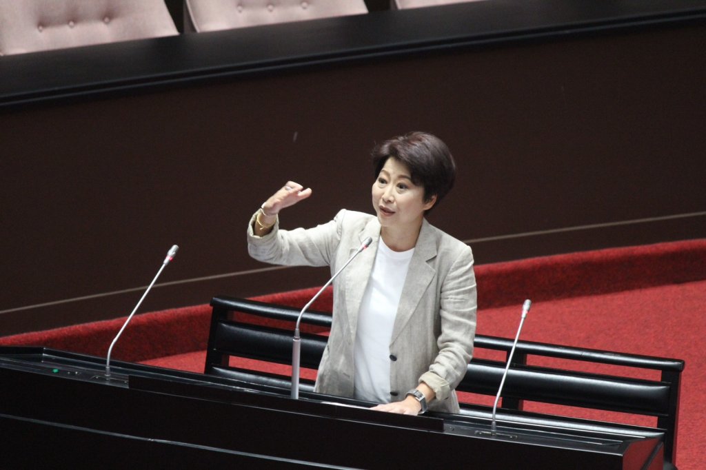 關稅資訊雜亂打擊國人與談判團隊信心 陳亭妃籲支持受創產業找回經濟自信