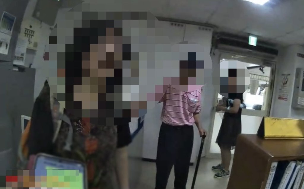 鶼鰈情深！失智夫妻出門看診走散　老翁著急大喊「老婆」