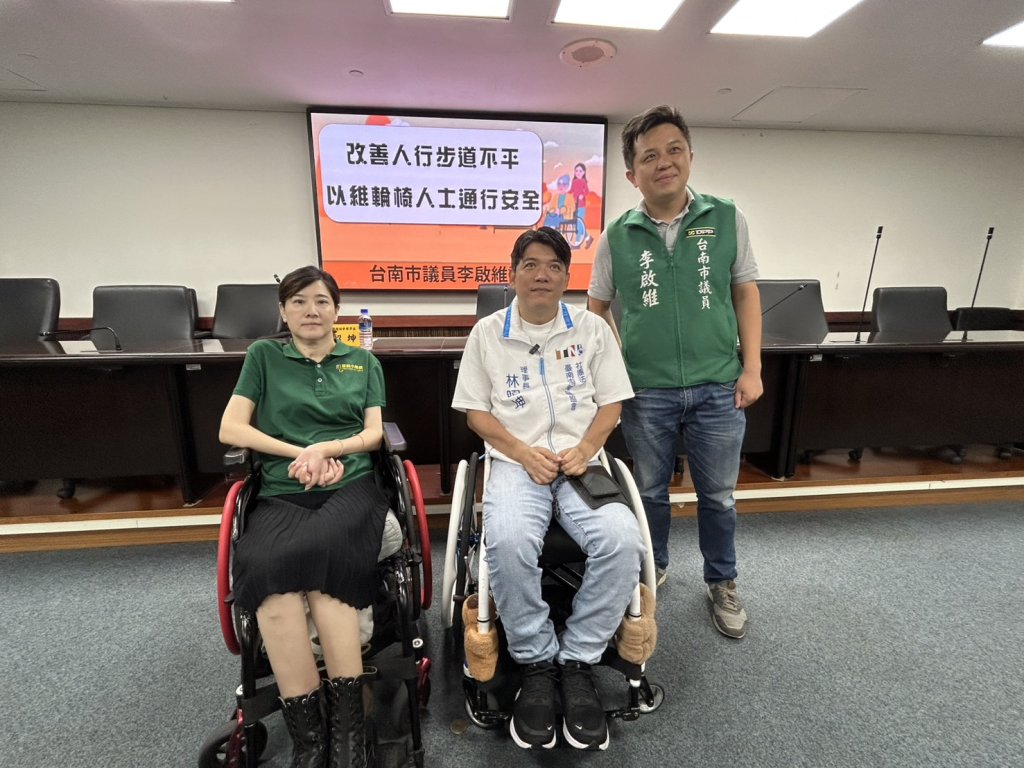 凹凸不平危機四伏的人行步道 無障礙協會理事長林昭坤因此摔傷 議員李啟維要求改善