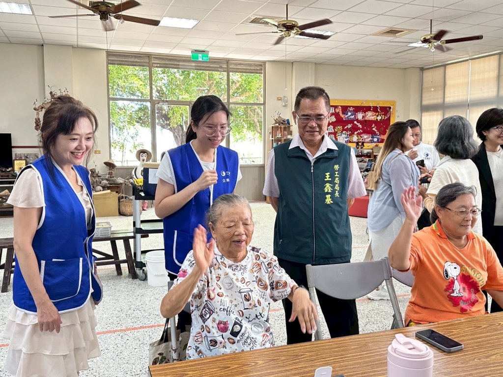 中華電信「馨心學堂」創辦近周年回娘家 勞工局感謝實現全齡友善目標