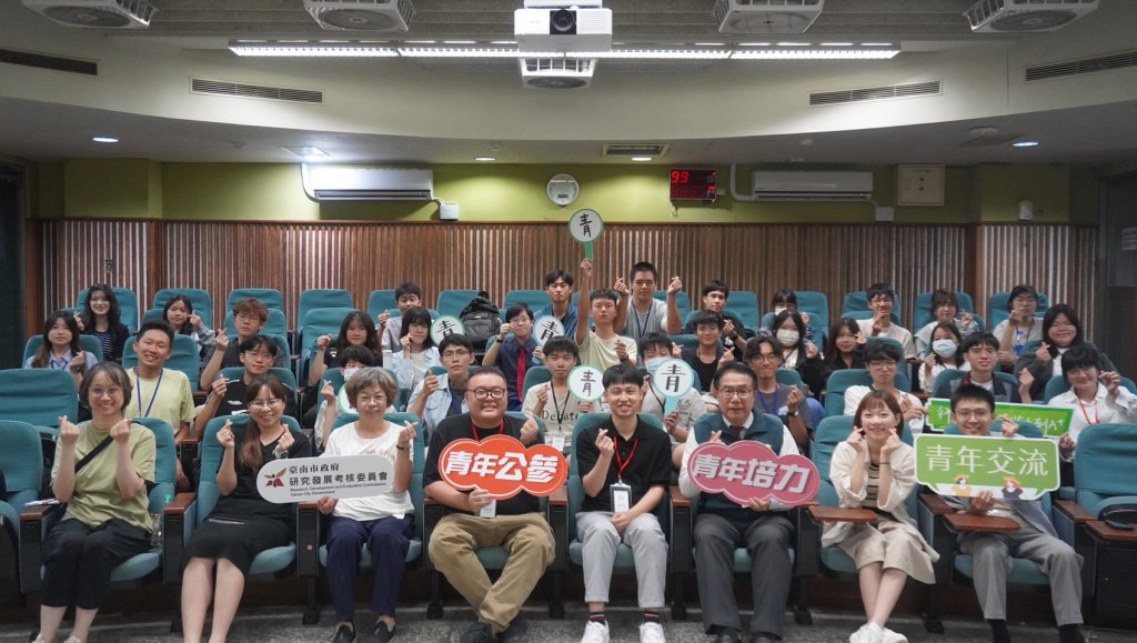 黃偉哲親臨南青辯論工作坊 鼓勵青年思辨