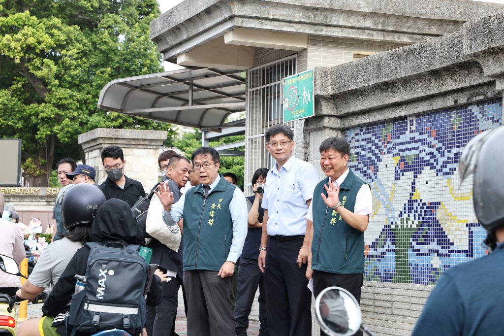 開學首日台南校園整備就緒 黃偉哲視察永康國小呼籲落實防疫