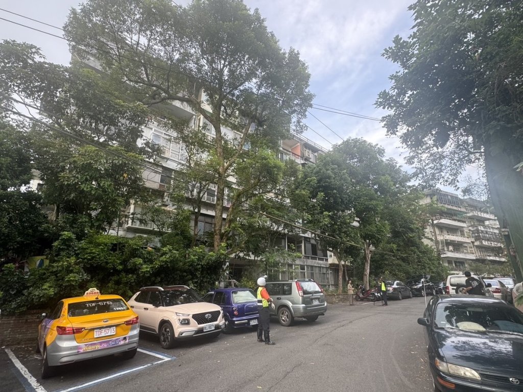 新店花園新城社區一男子無故遭住戶砍殺重傷送醫　