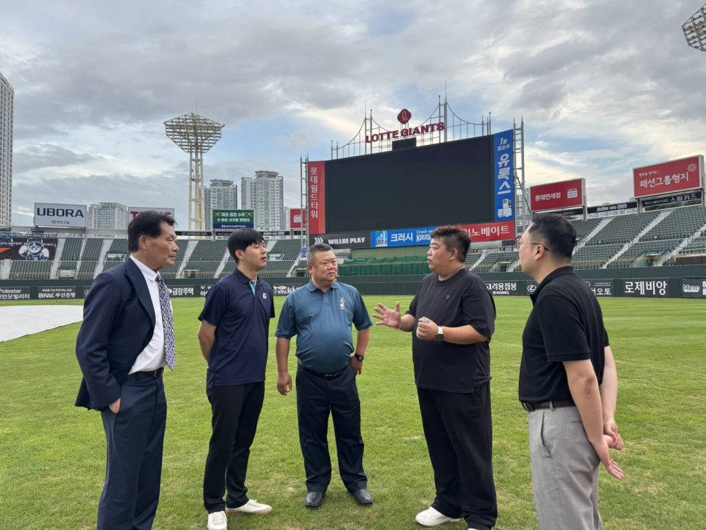 臺南市體育局與南韓樂天球團簽訂亞太棒球訓練中心合作