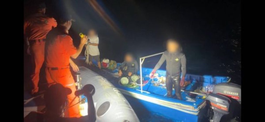  中國海警、漁船接連侵擾東沙海域  海巡署嚴正執法登檢扣留1艘小舟