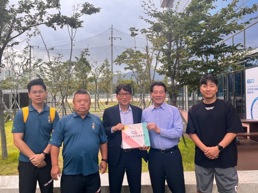 體育局長陳良乾赴南韓拓展棒球交流並力邀同慶臺南古都馬拉松20週年