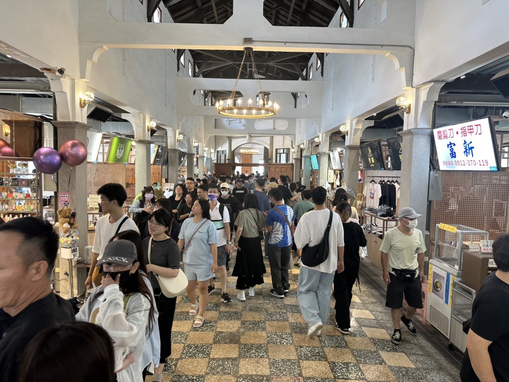 免帶現金逛西市場 年底前用LINE Pay來消費 天天打九折