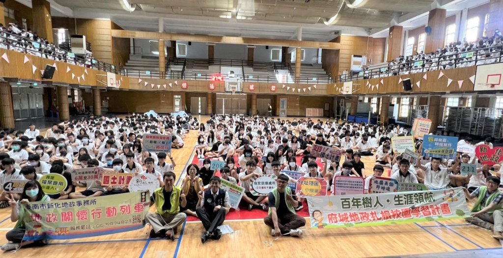 新化地政前進新化高中 宣導防詐與租屋安全