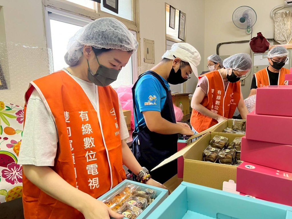 新永安有線電視助展翼烘焙庇護工場趕製月餅達十載