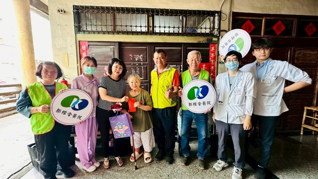郭綜合醫院中秋送暖　探視五條港里獨居長者