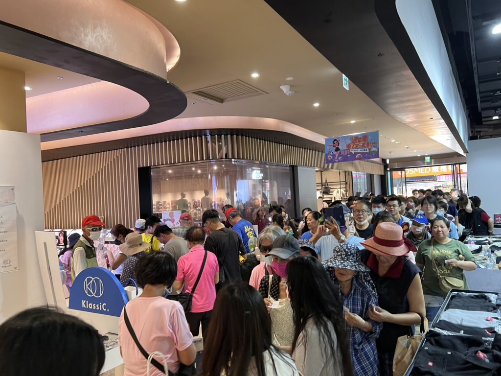 桃園知名百貨七週年慶祭出多項好康優惠   現場人潮滿盈宛若嘉年華