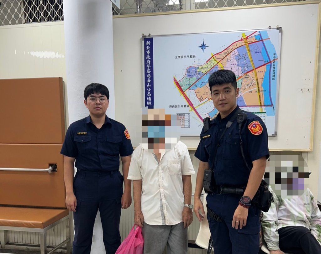 板橋二老者相繼走失　警獲報後貼心護送返家