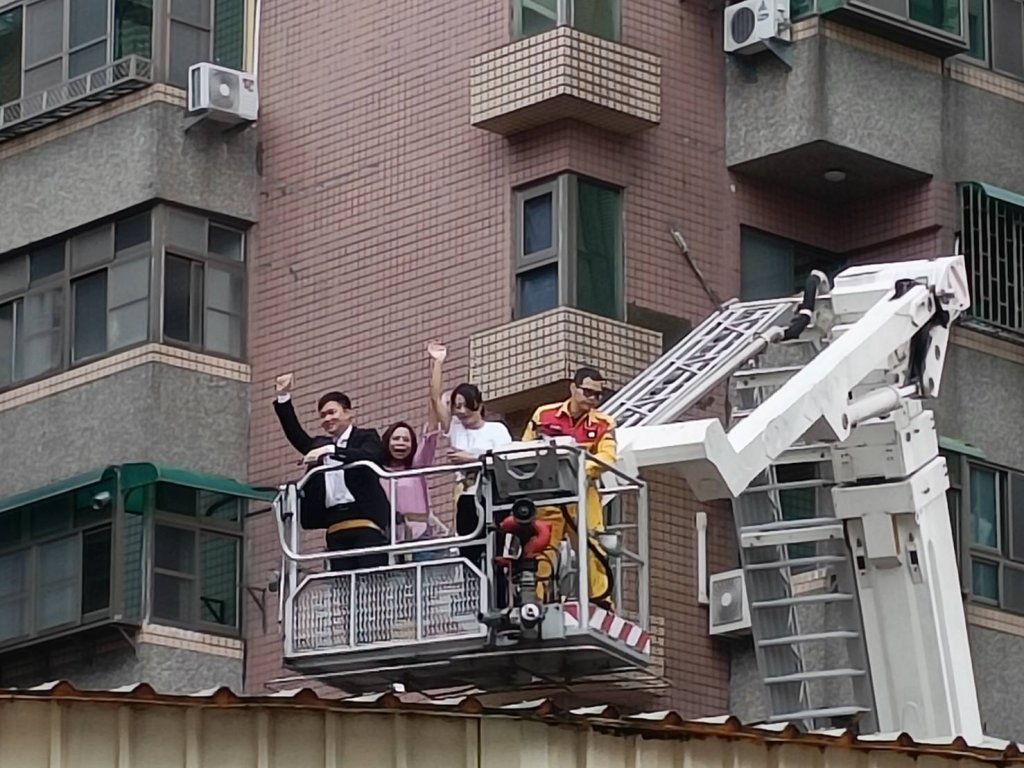 安平區公所與國際獅子會300E1區合辦災害演練 多位市議員當受困者