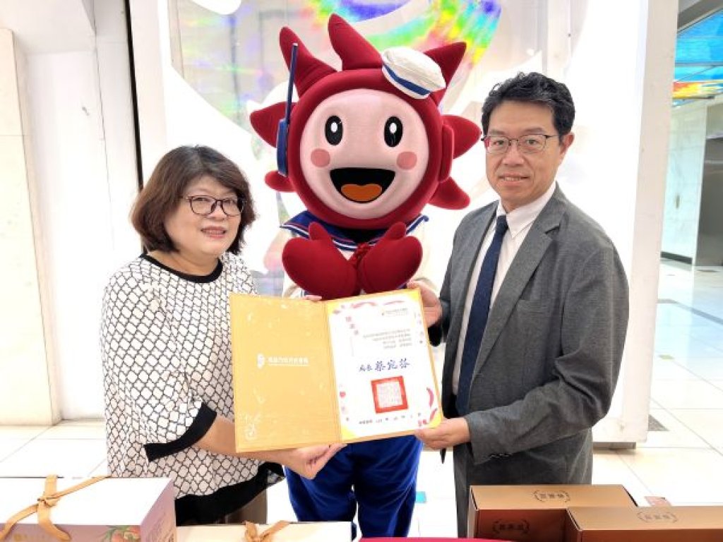 讓愛加倍 高雄大遠百中秋送暖 捐贈社會局百盒月餅   即日起「2025韓流魅力 盡在遠百」盛大展開