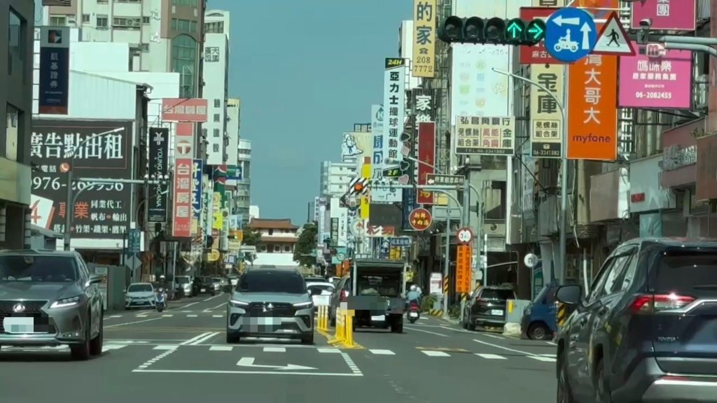 左轉車注意圓形綠燈及延長車道，應向前超出停止線待轉！朱正軒籲增編義交強化路口交通教育