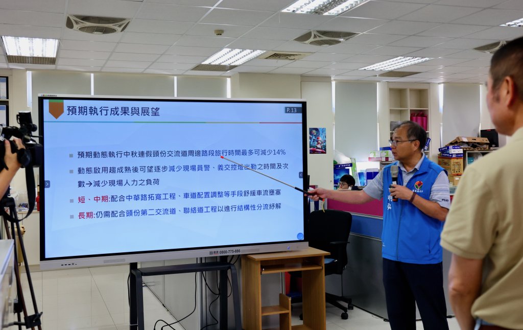 縣長視察交控中心  中秋連假期間頭份交流道周邊路網動態號誌執行情形