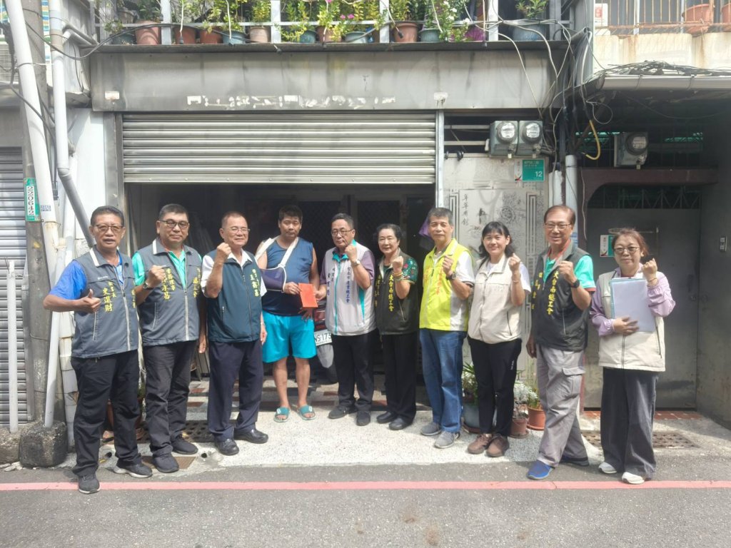 臺南市勞工局攜手工會致贈10萬元慰問金 即時關懷職災勞工共度難關