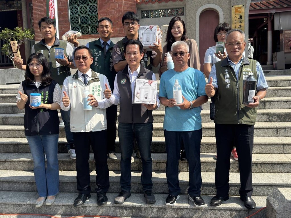 中秋送暖 徐世勳伉儷捐贈千戶低收入家庭 立委林俊憲與南市府、公所協力共同守護弱勢 