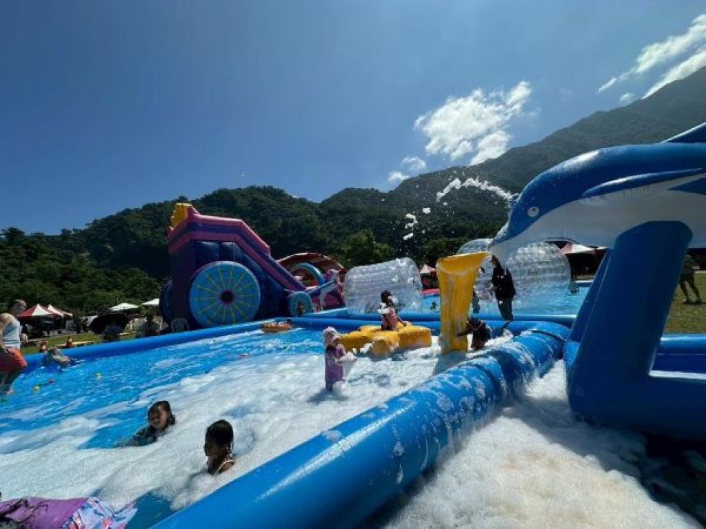 號召水勇士嗨翻山谷水樂園 免費泡湯玩水 免費接駁遊部落 中秋主題烤肉趴 剝柚子大賽拚獎金