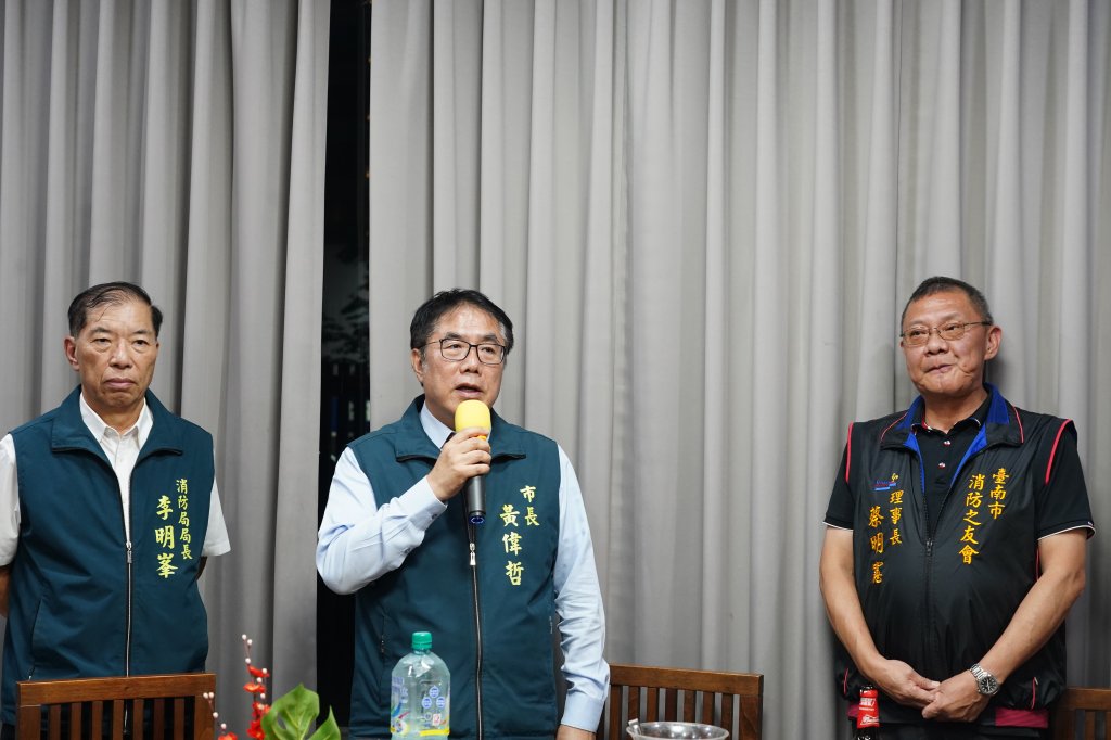 臺南特搜隊持續支援花蓮 黃偉哲特別舉行授旗儀式不放棄任何希望