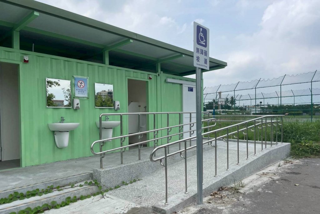 黃偉哲推動親水環境 仁德滯洪池籃球場及友善廁所即日起開放