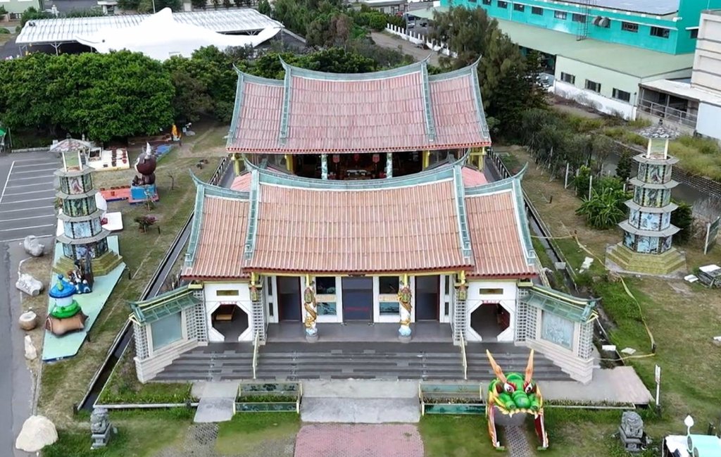 柬埔寨台商捐贈花崗石擋風牆     彰化護聖宮信眾秋冬參拜更舒適