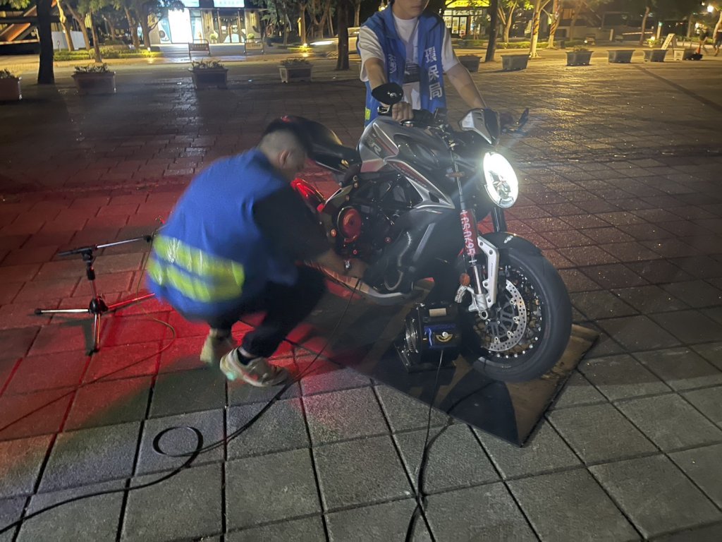 環、警攜手靜桃專案 義大利精品街跑車也栽了