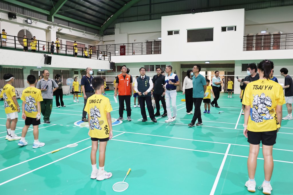 南市文化國小羽球場修繕完成 黃偉哲盼打造更舒適、安全的訓練場地 