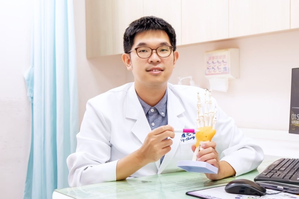 腕隧道症候群好發中年族群　醫：長期操作電腦鍵盤或經常搬運重物都是高風險群體