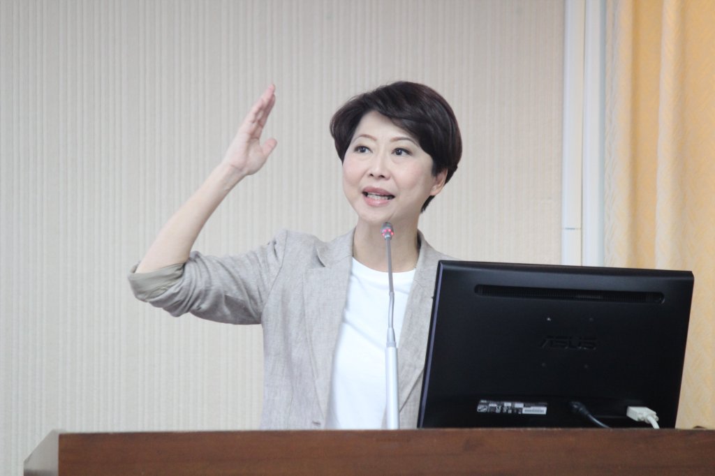陳亭妃要求國防部要依照物價指數（CPI）漲幅固定調整「軍用機場噪音補償基準」