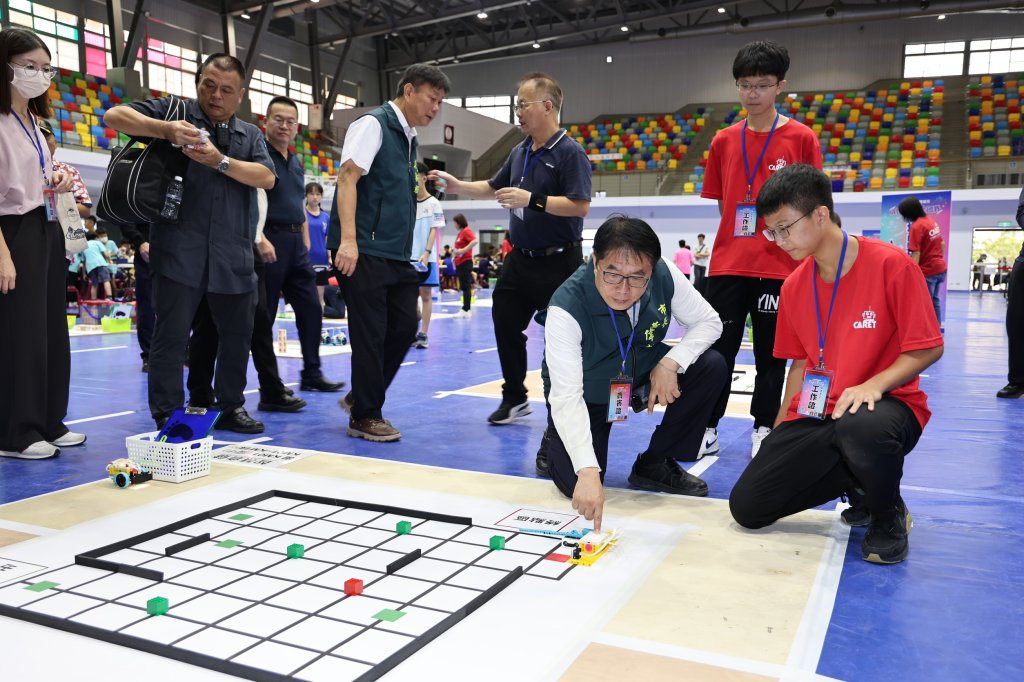 AI機器人全國賽台南登場 黃偉哲勉勵各校選手勇於挑戰發揮創意