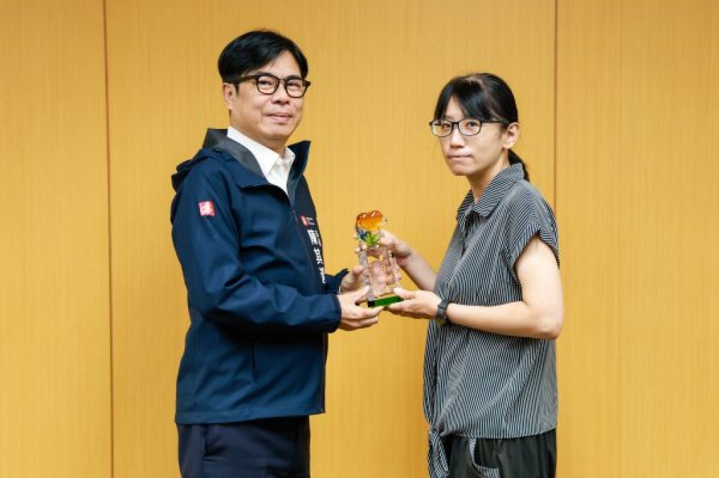  高雄市孝行獎 孝行楷模 蔡如涓 榮獲表揚