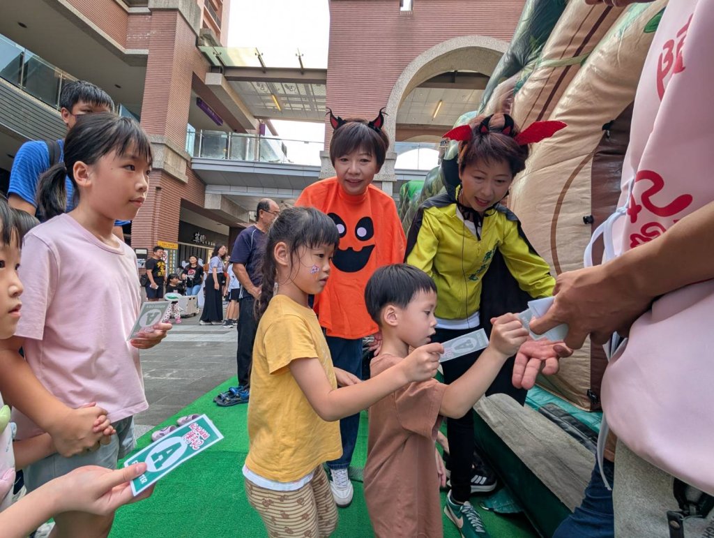 立委陳亭妃舉辦「叢林萌樂園」嗨翻成大商圈 大小朋友熱情參與 感受滿滿幸福能量