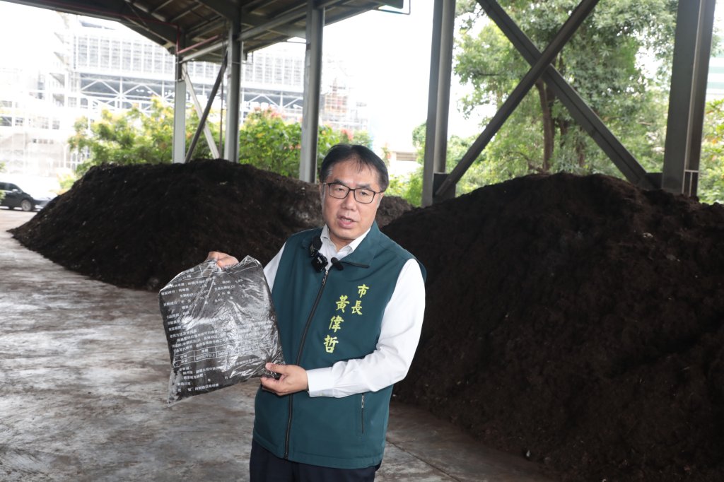 黃偉哲視察廚餘高速發酵廠 推動廚餘不餵豬、防疫與環保並進