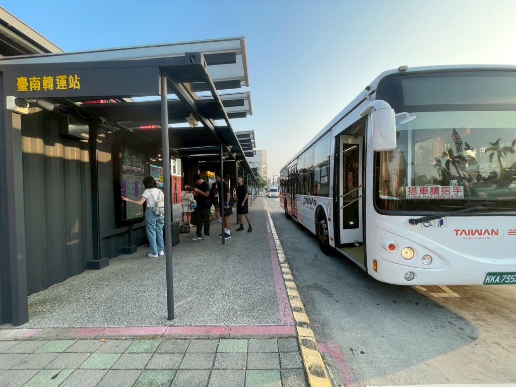 台灣好行公車98府城台江線 11/1起加開賞鳥季班次 一日暢遊府城古蹟與黑琵濕地