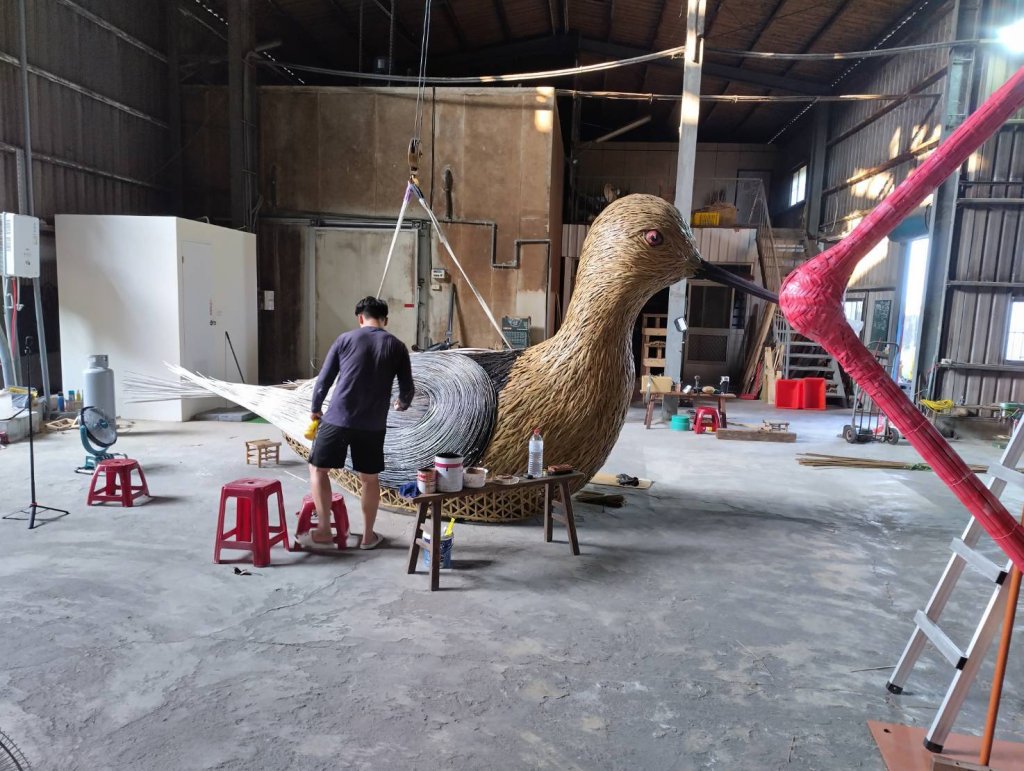 高蹺鴴現蹤官田大隆田 竹藝地景作品《躼跤紅跤痕》啟動自然共生新篇章    