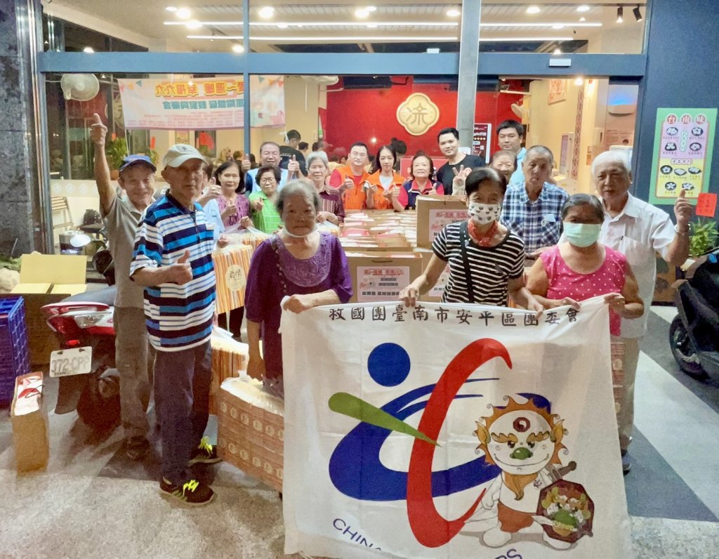 安平區團委會招待北區長輩歡度重陽節