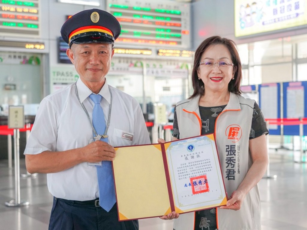 即日起開放滿50歲以上民眾「左流右新」 屏東火車站湧現接種人潮