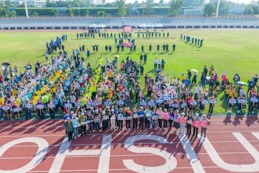 開幕千人展開巨型布幕 高市身障運熱力登場