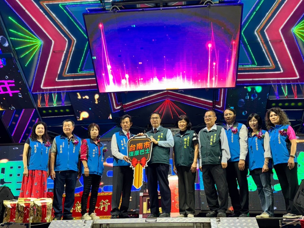 安定慈善會3度捐贈復康巴士 黃偉哲感謝共同打造無礙友善城市