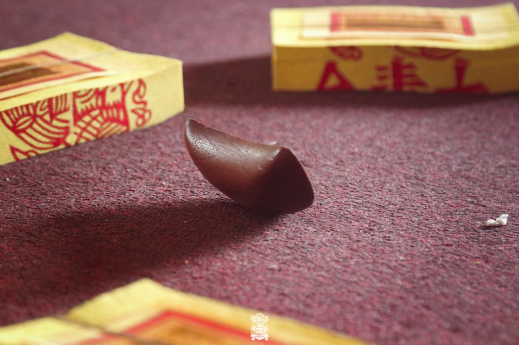 安南區三兄弟宮廟靈契之誼 以筊結緣「立筊」顯化好兆頭