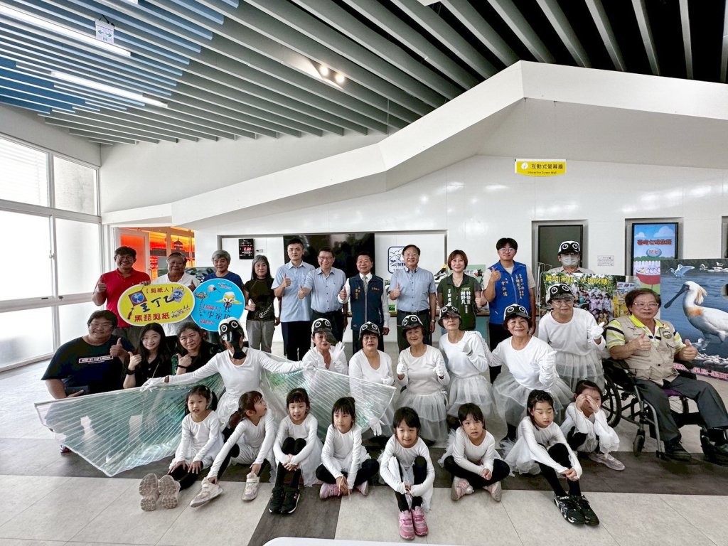 吹糖人、剪紙人、鋁罐人、黑琵水雉3項展覽七股遊客中心16日開展