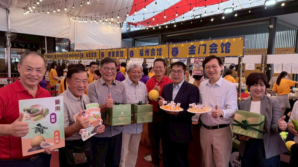黃偉哲旋風快閃新加坡推廣洋香瓜與大白柚 積極把台南優選鮮果送入星國家庭