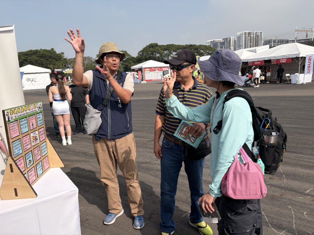 交通大隊前往「ISUZU運轉職人挑戰賽」會場 宣導大型車內輪差安全觀念