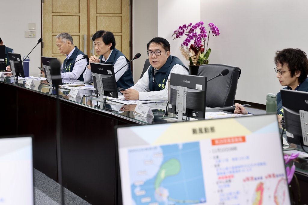 鳳凰颱風接近台灣 黃偉哲召開防颱整備會議嚴加防範因應
