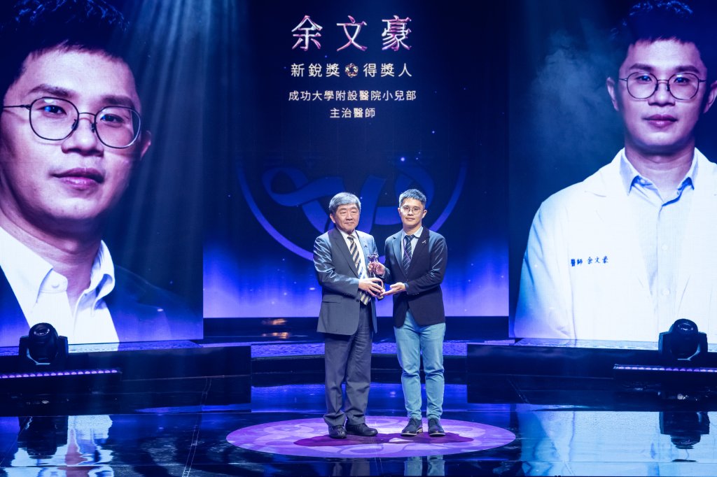 成大醫院余文豪醫師獲「第11屆紫絲帶獎新銳獎」