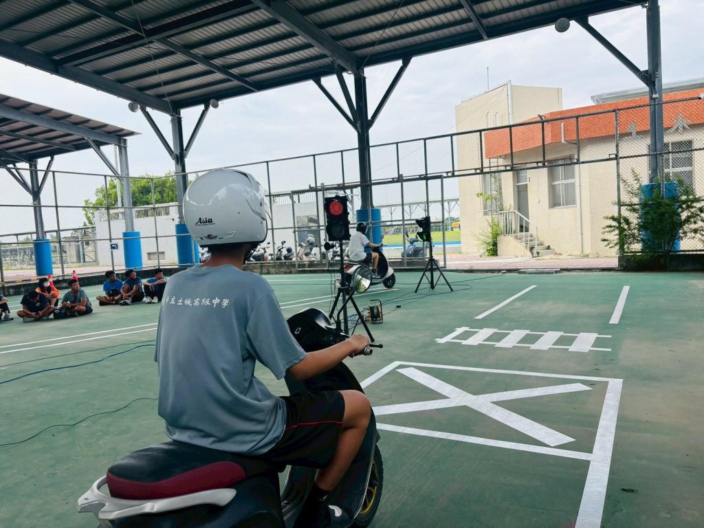 安全駕駛教育從青少年做起 台南教育局推動校園機車安全宣導  