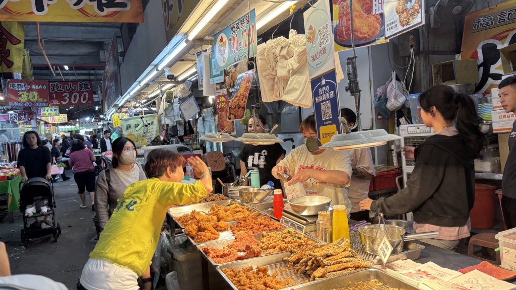 市長初選登記後第一個活動！陳亭妃走入市場 呼籲大家站出來力挺台南第一位女市長